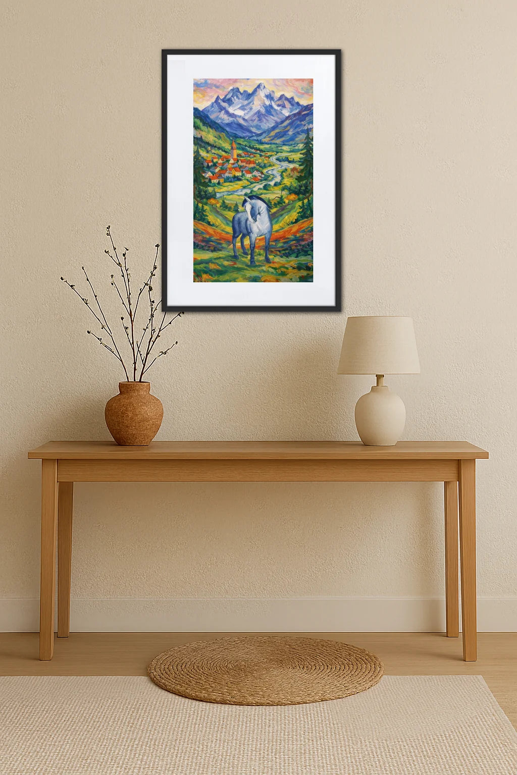 tableau cheval bleu accroché au mur au-dessus d’un meuble en bois avec lampe