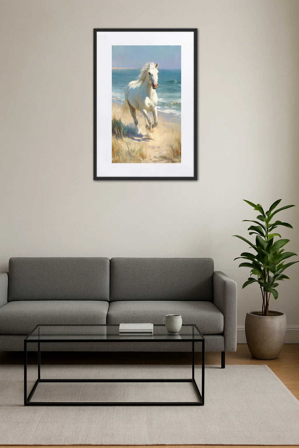tableau cheval plage accroché au mur dans un salon moderne avec canapé gris