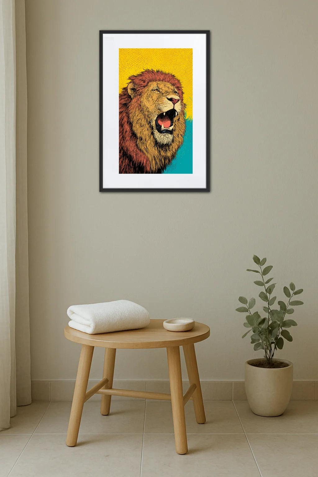 Tableau lion pop art comics coloré au-dessus d’un meuble vasque dans une salle de bain moderne