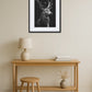 tableau cerf noir et blanc style monochrome dans une décoration minimaliste beige
