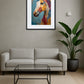 Tableau cheval en collage artistique coloré au-dessus d’un canapé avec table basse en verre et grande plante verte
