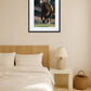 Tableau tableau cheval de course accroché au mur dans une chambre à coucher