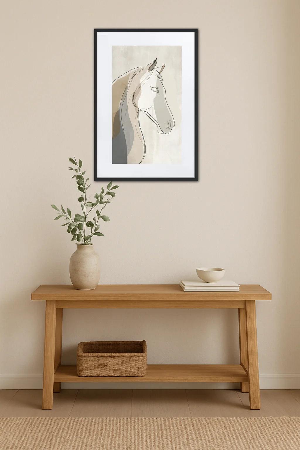 Tableau cheval minimaliste dans une entrée avec meuble en bois