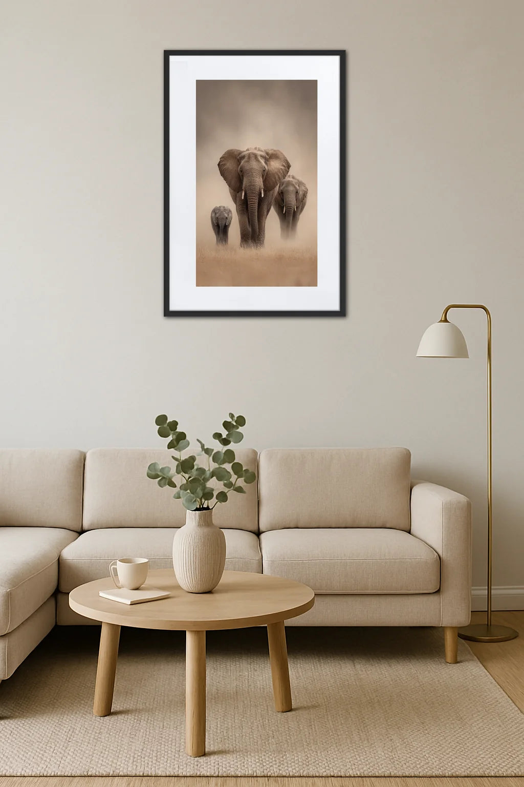 Tableau famille éléphant accroché au mur dans une décoration intérieure avec canapé et table en bois