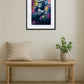 tableau gorille street art au dessus d’un banc en bois avec coussin et plante
