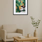 Tableau lion abstrait acrylique au-dessus d’un fauteuil avec table basse, livre, tasse et plante en pot