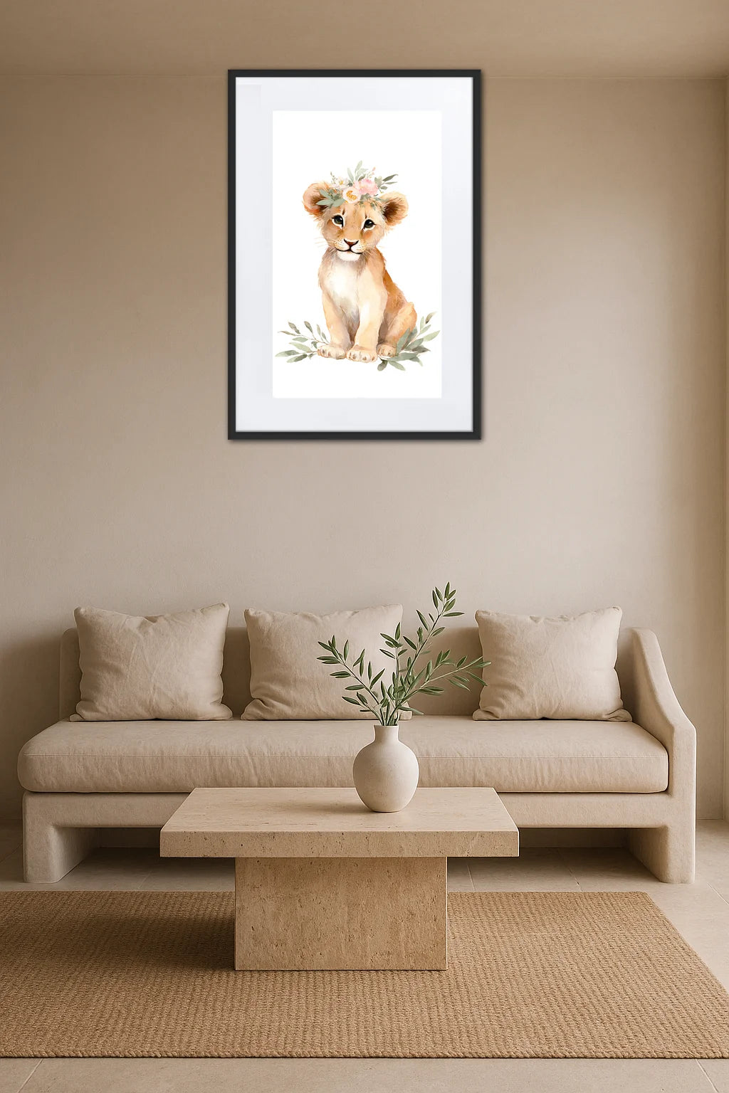Tableau lion enfant dans un salon minimaliste avec canapé beige et décoration naturelle
