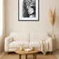 Tableau lion noir et blanc encre de Chine dans un salon