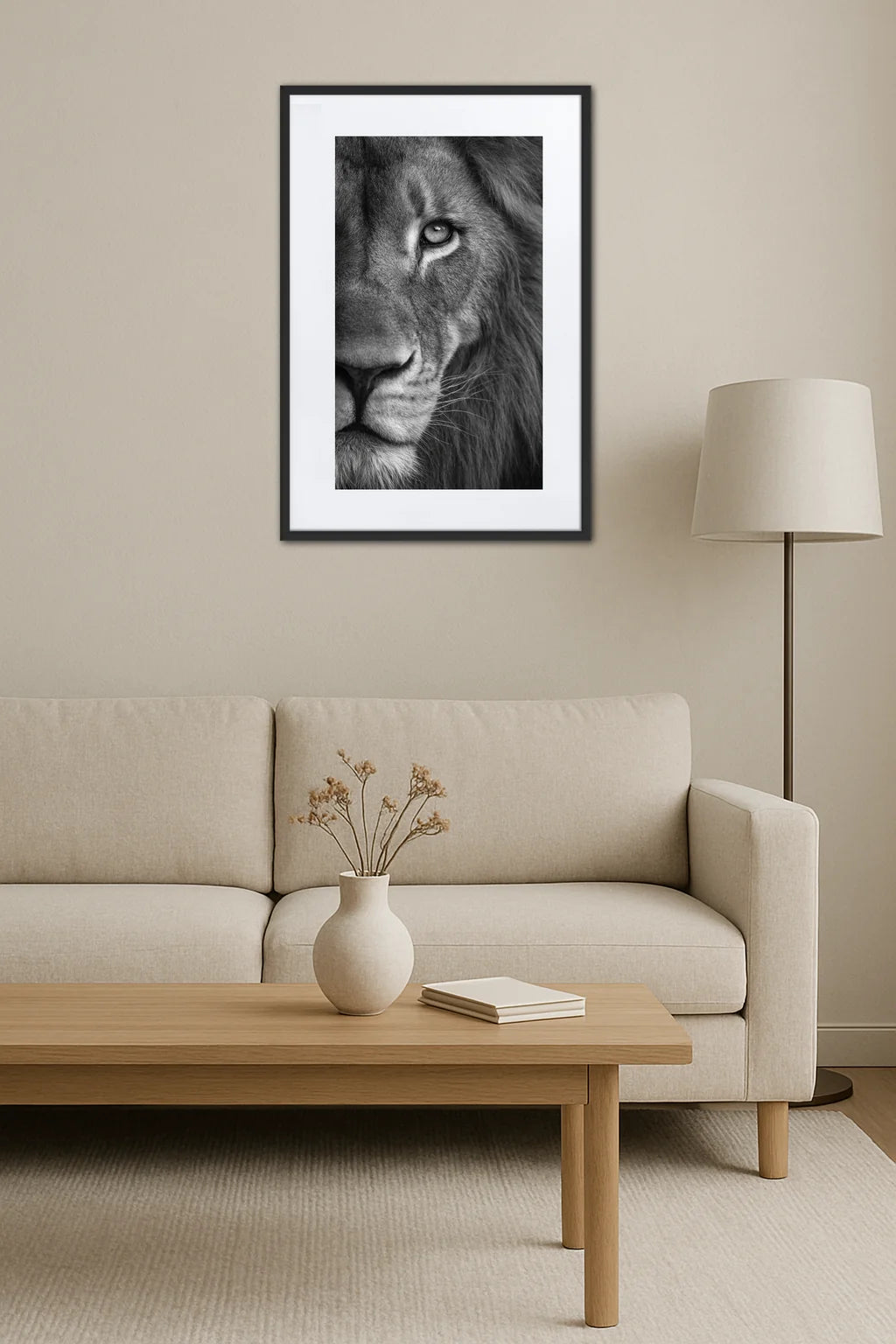 Tableau lion noir et blanc gros plan au-dessus d’un canapé