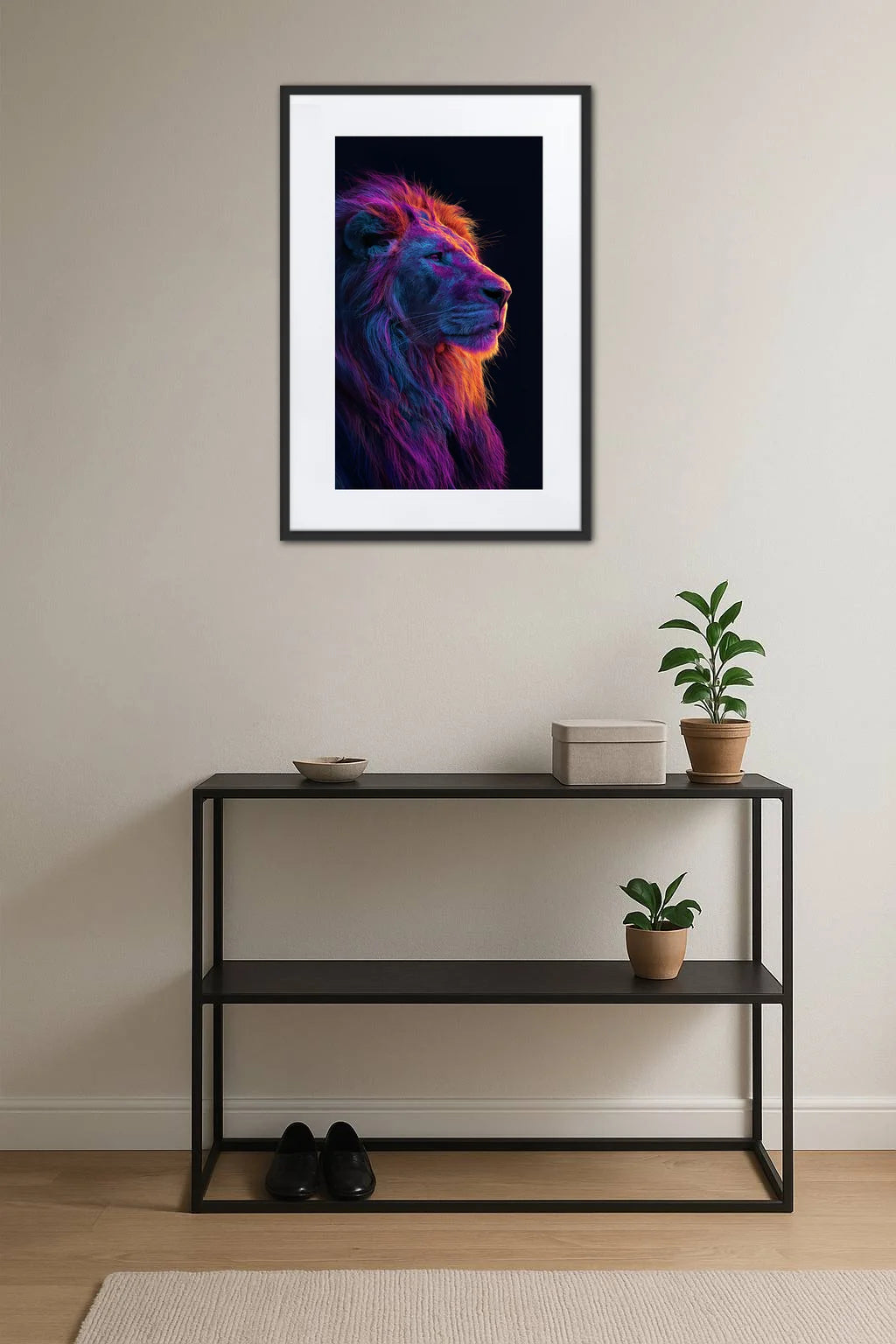 Tableau lion pop art néon lumineux dans une entrée moderne avec console noire