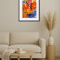 tableau rouge avec chevaux accroché au mur au-dessus d’un canapé beige