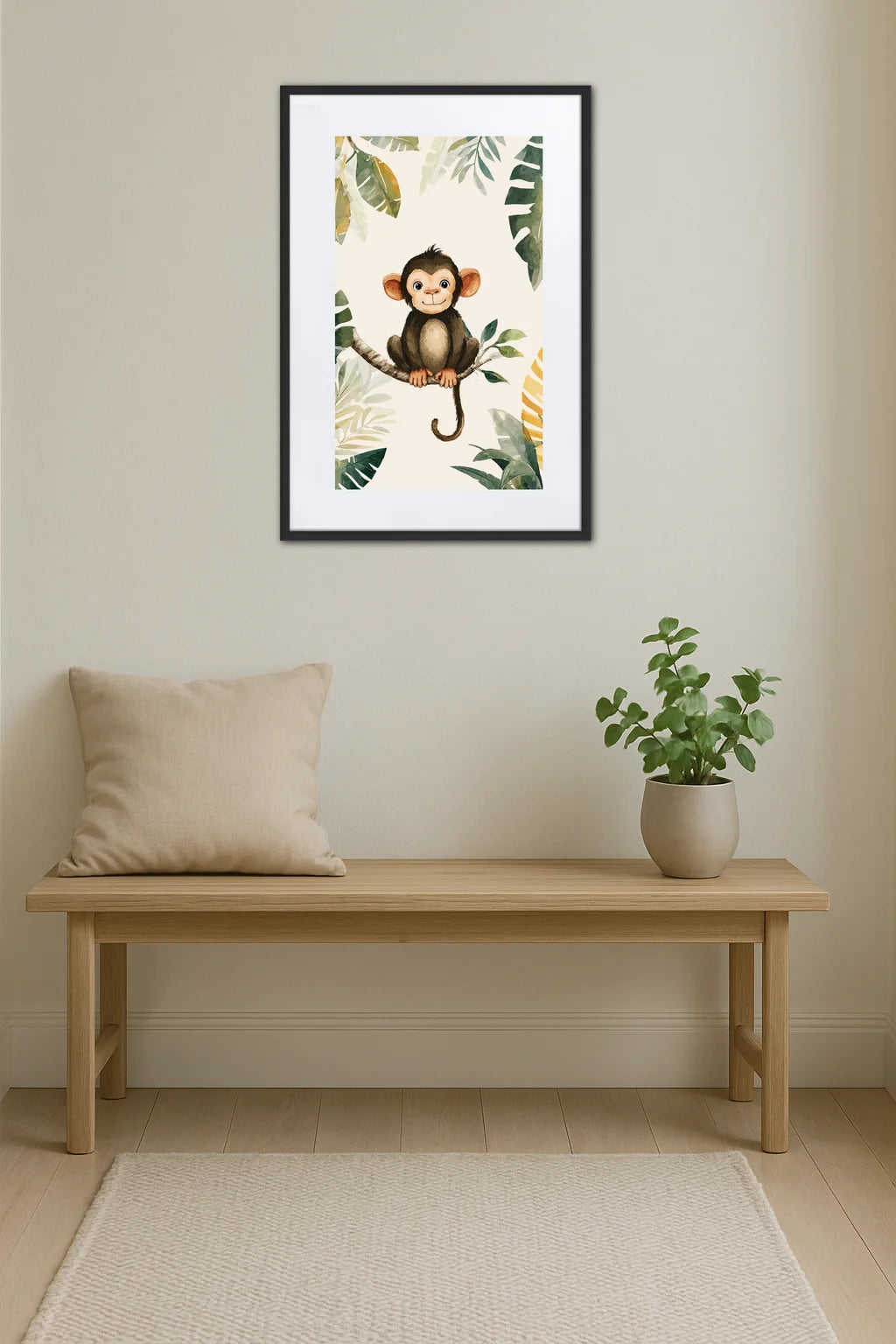 tableau singe enfant mignon dans un décor jungle au dessus d’un canapé beige avec table basse en bois et plante
